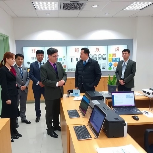 湖南省委书记在宏达电子全资子公司湖南湘君电子科技有限公司调研(图1)